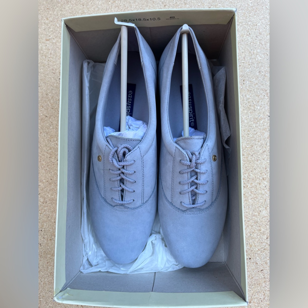 NWT: faded blue leather Easy Spirit sneaker